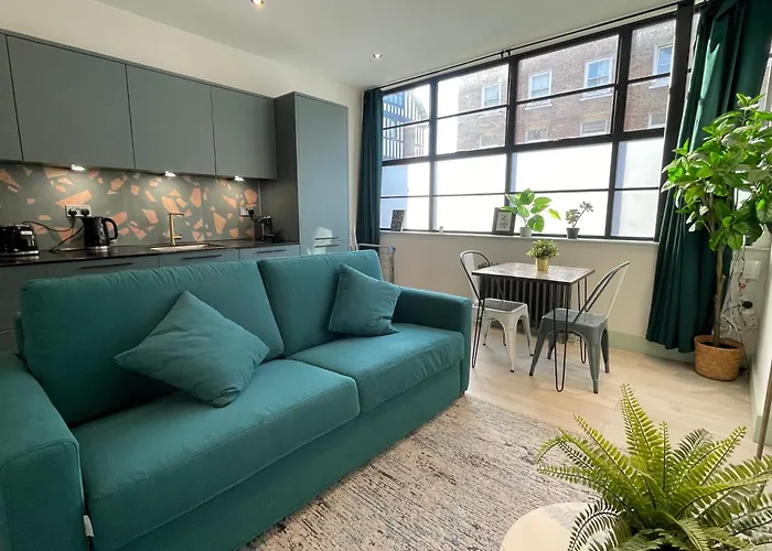 Cute 1-Bedroom Ground Apartment In Stoke Newington
