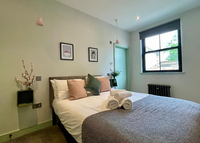 Cute 1-Bedroom Ground Apartment In Stoke Newington